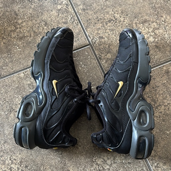 Nike Air Max Shoes - Picture 4 of 7